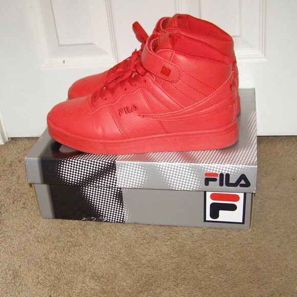FILA Size 8.5 womens Low Top Sneakers With Box - Picture 5 of 16
